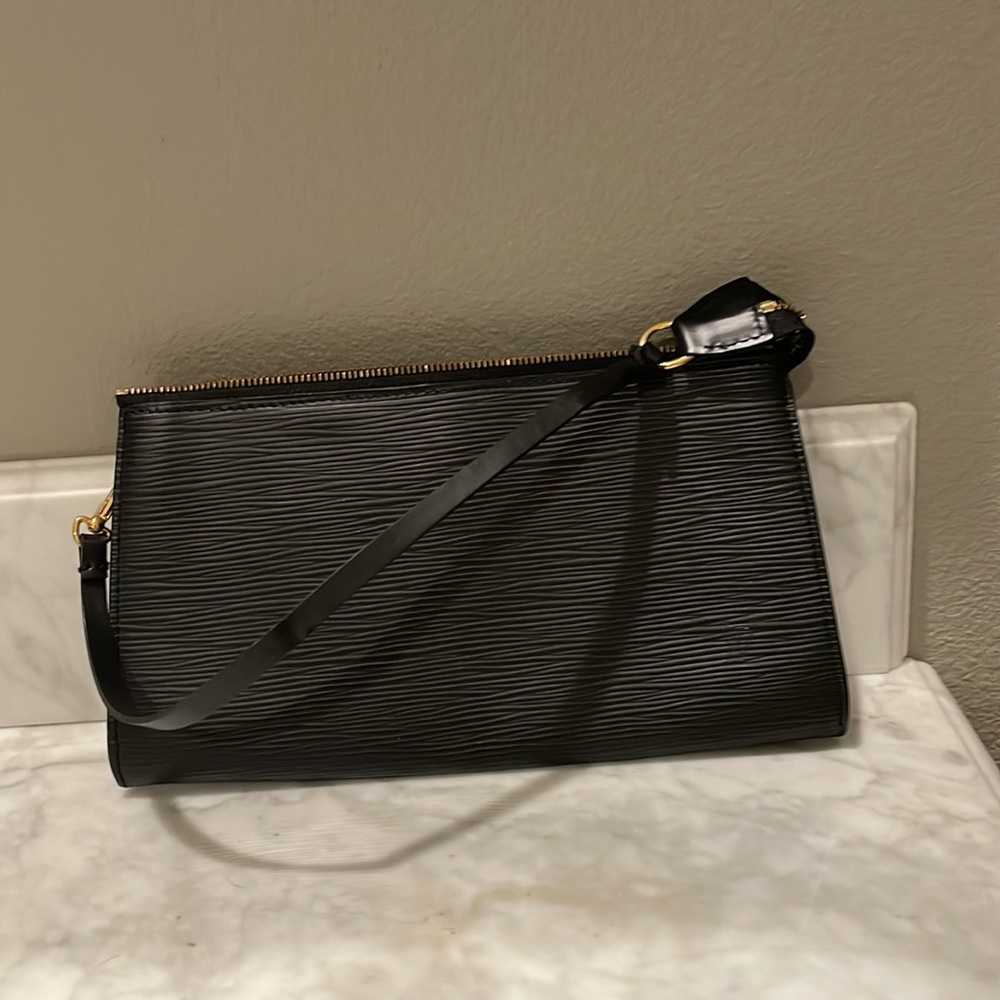 Small LV bag in excellent condition. - Picture 4 of 4